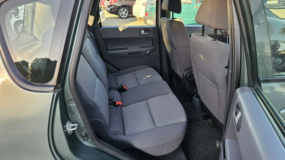 MITSUBISHI Colt -