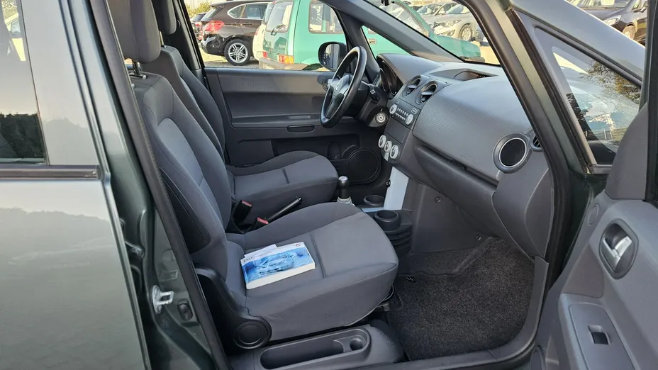 MITSUBISHI Colt -