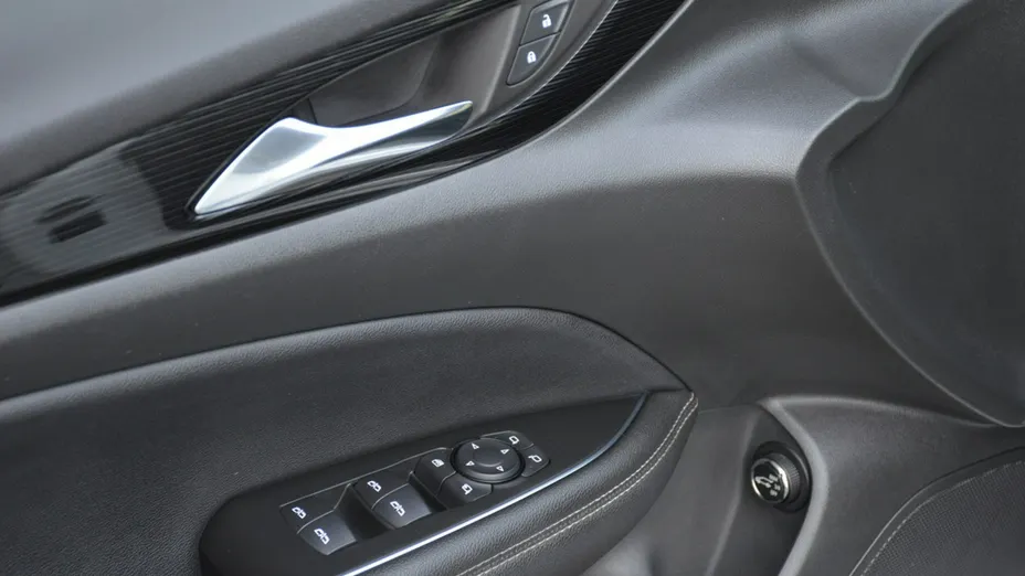 OPEL Insignia -