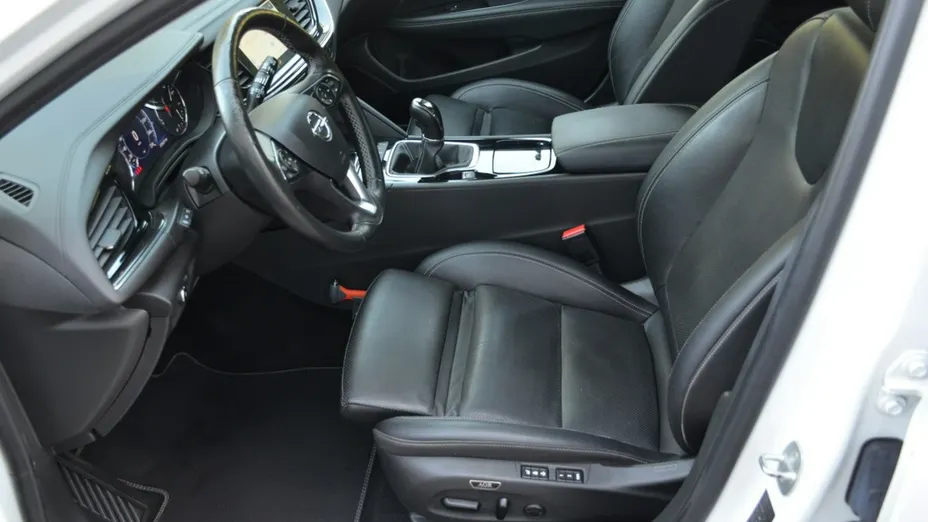 OPEL Insignia -
