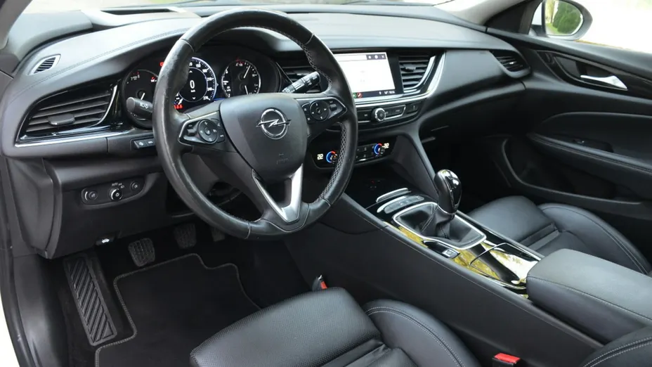 OPEL Insignia -