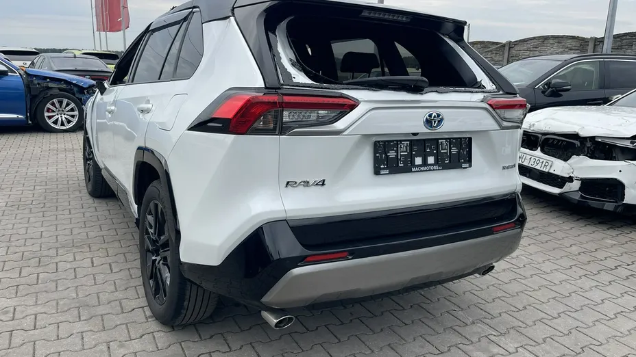 TOYOTA RAV4 -