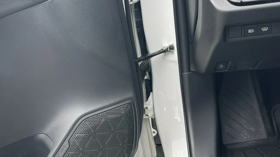 TOYOTA RAV4 -