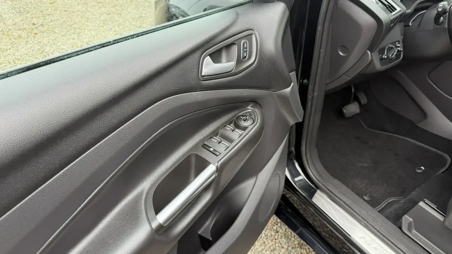 FORD Kuga -