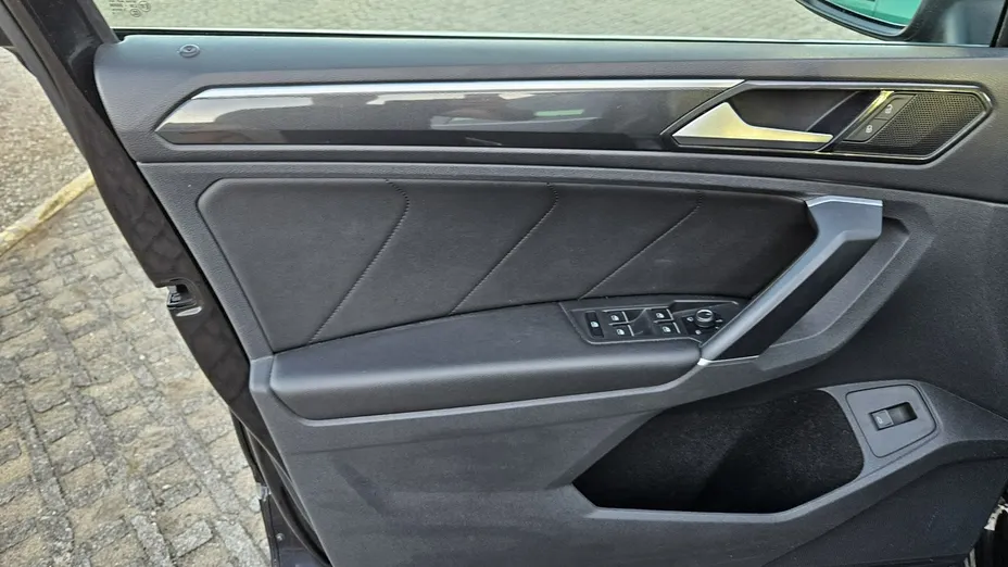VOLKSWAGEN Tiguan -