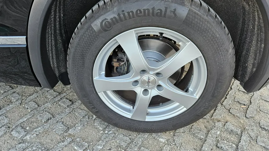 VOLKSWAGEN Tiguan -
