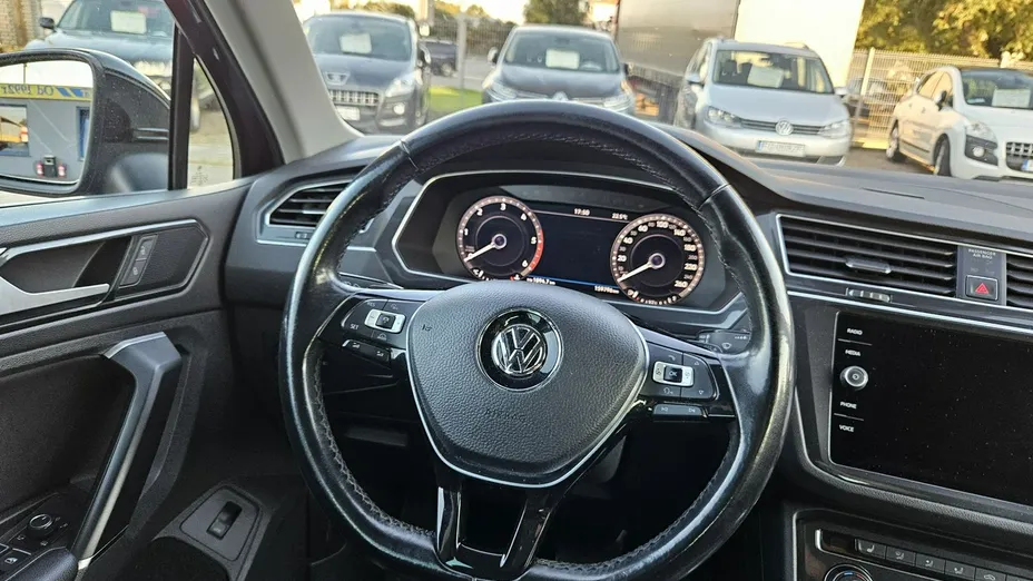 VOLKSWAGEN Tiguan -