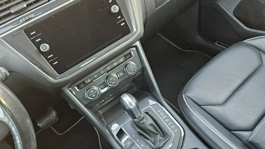 VOLKSWAGEN Tiguan -