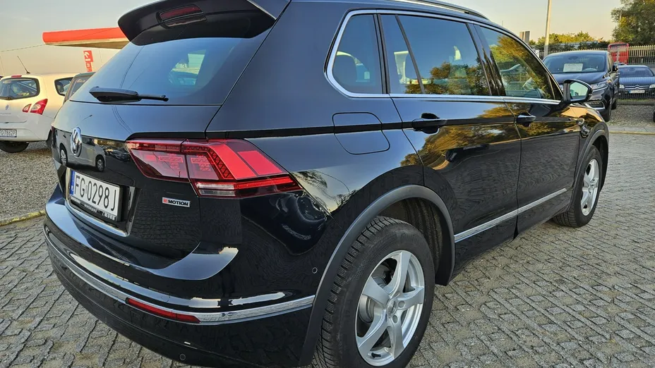 VOLKSWAGEN Tiguan -