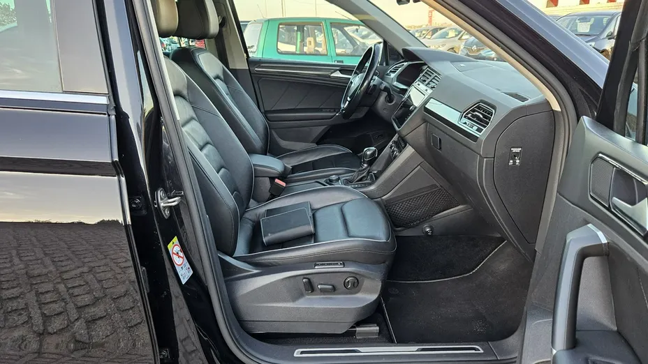 VOLKSWAGEN Tiguan -