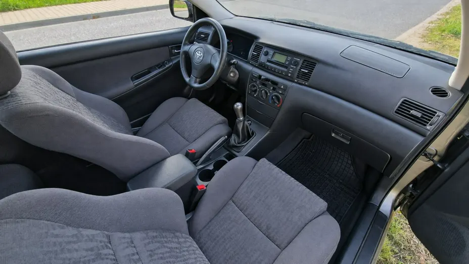 TOYOTA Corolla -