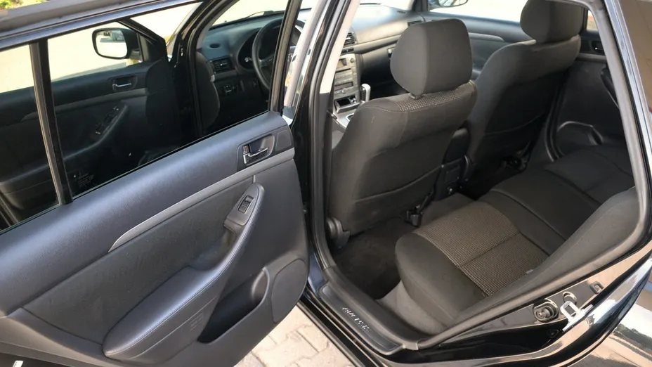 TOYOTA Avensis -