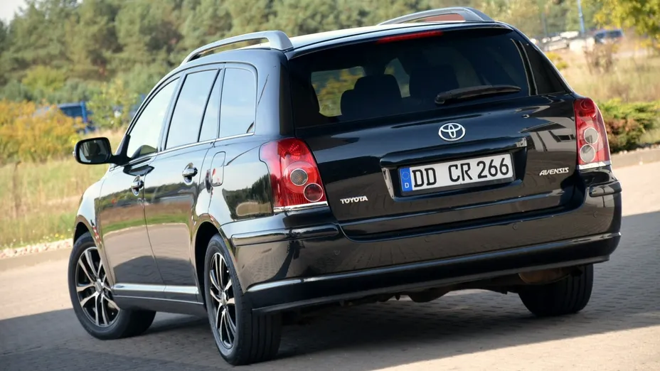 TOYOTA Avensis -