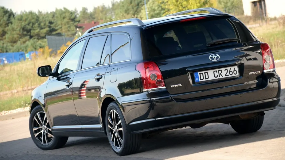 TOYOTA Avensis -