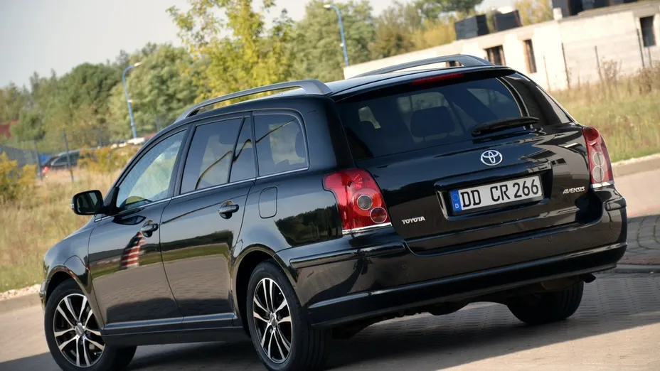 TOYOTA Avensis -