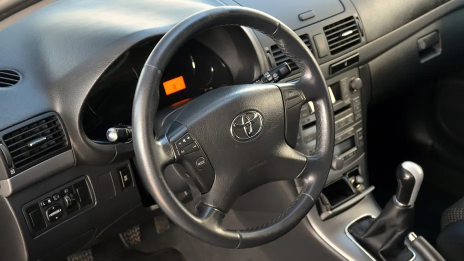 TOYOTA Avensis -