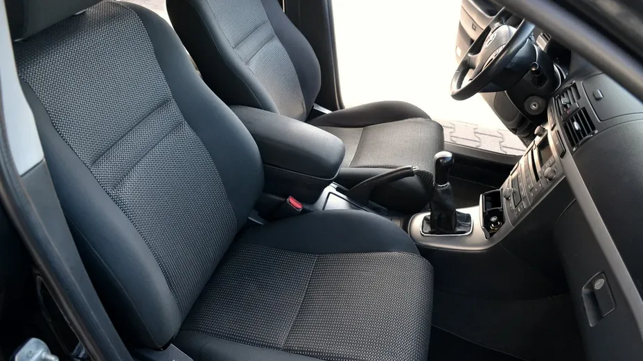 TOYOTA Avensis -