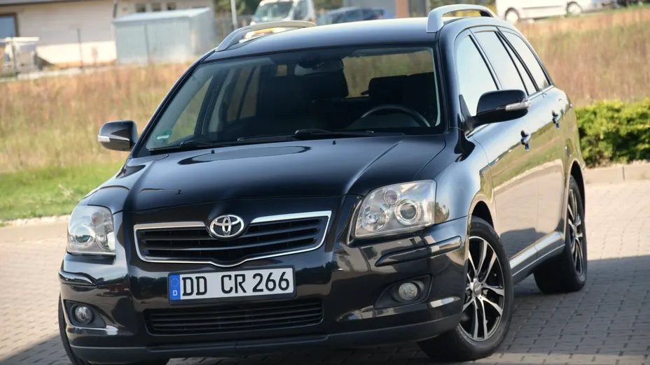 TOYOTA Avensis -