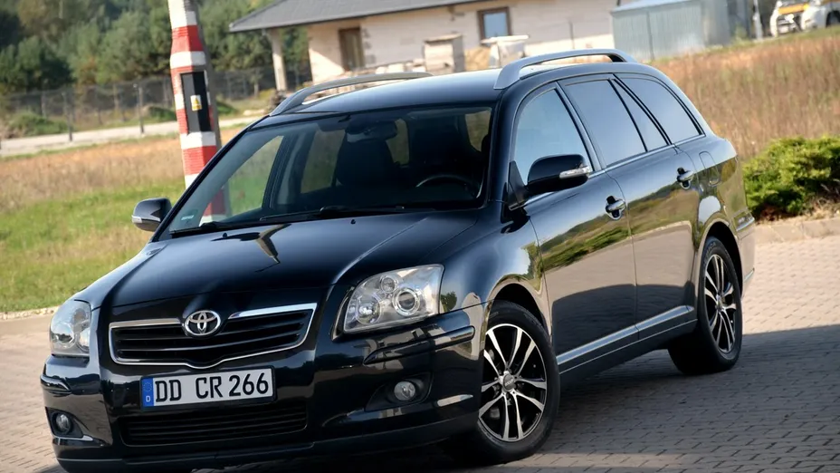 TOYOTA Avensis -