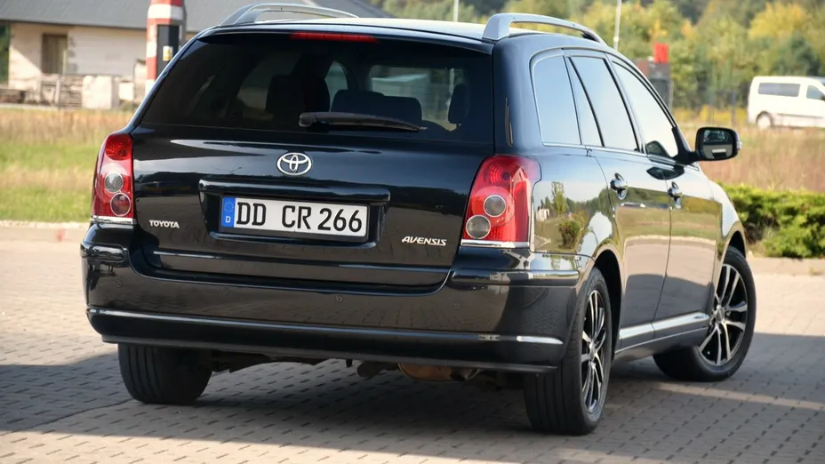 TOYOTA Avensis -