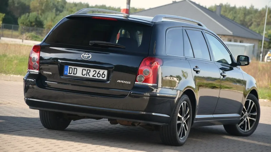 TOYOTA Avensis -