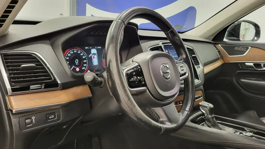 VOLVO XC90 -