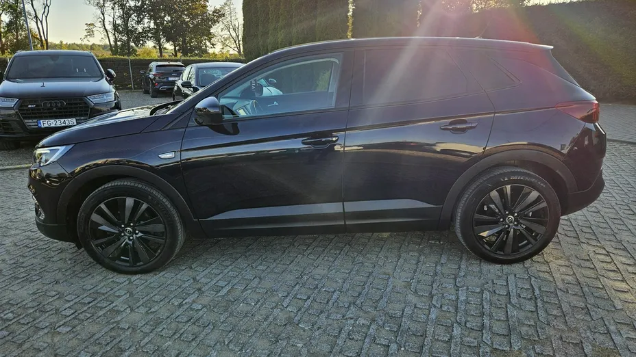 OPEL Grandland X -