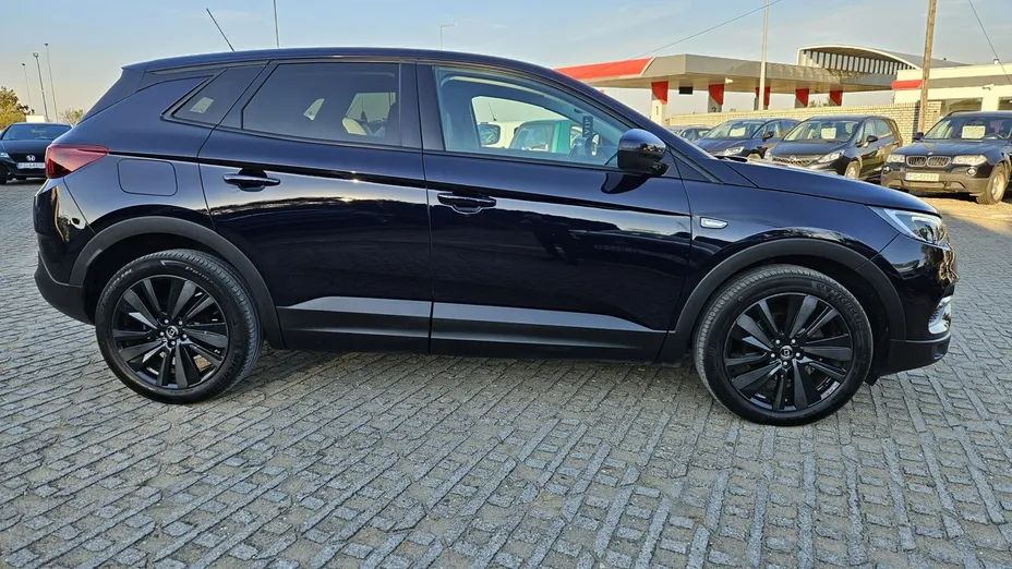 OPEL Grandland X -