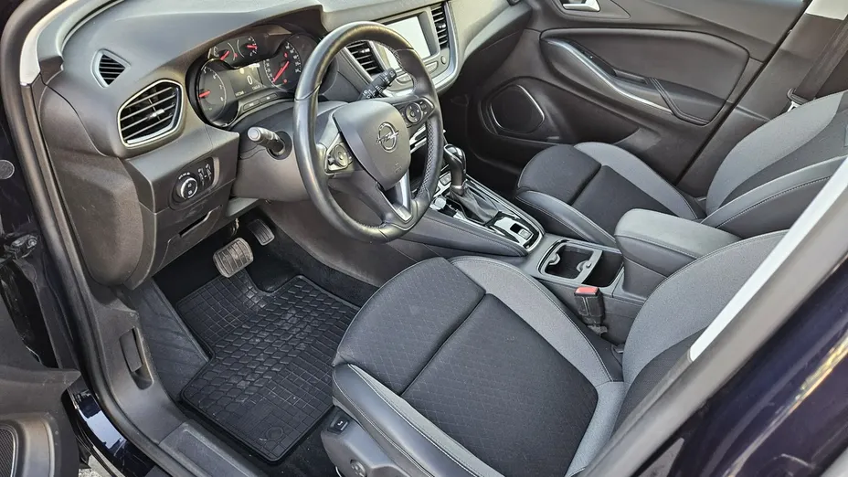 OPEL Grandland X -
