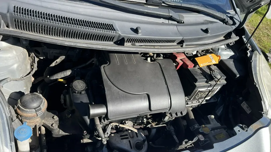 TOYOTA Yaris -