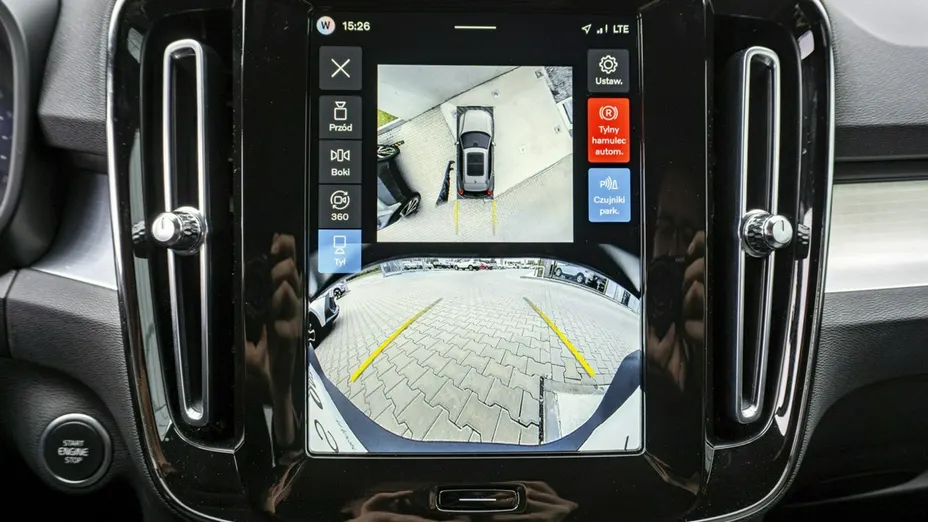 VOLVO XC40 -