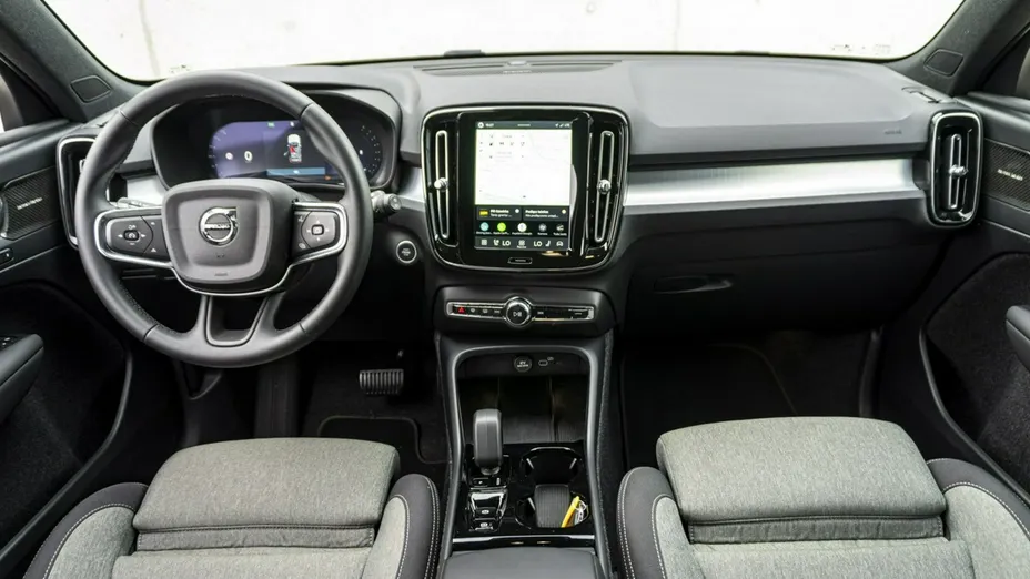 VOLVO XC40 -