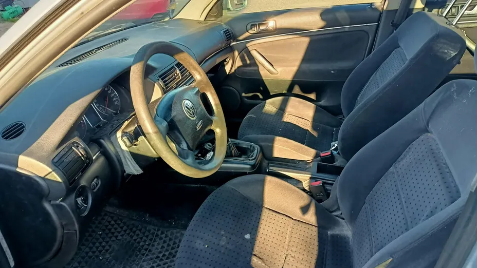 VOLKSWAGEN Passat -