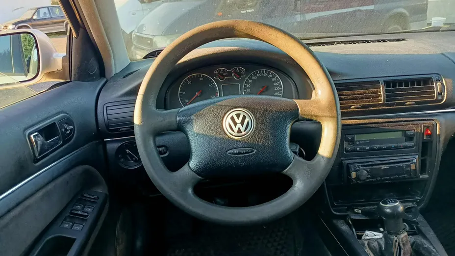 VOLKSWAGEN Passat -