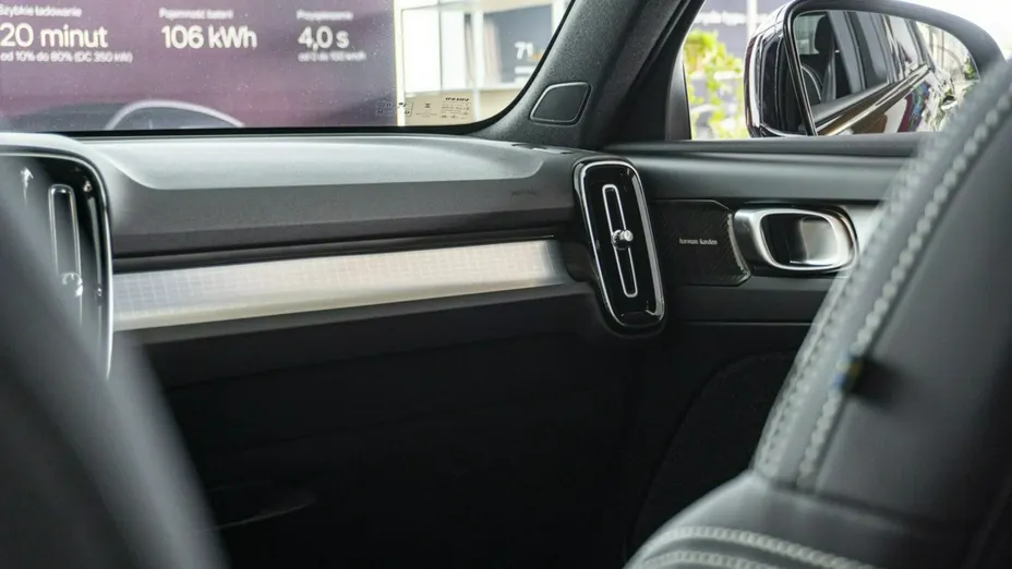 VOLVO XC40 -
