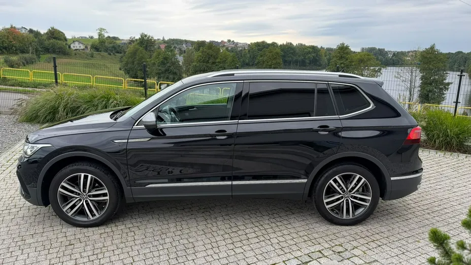 VOLKSWAGEN Tiguan Allspace -