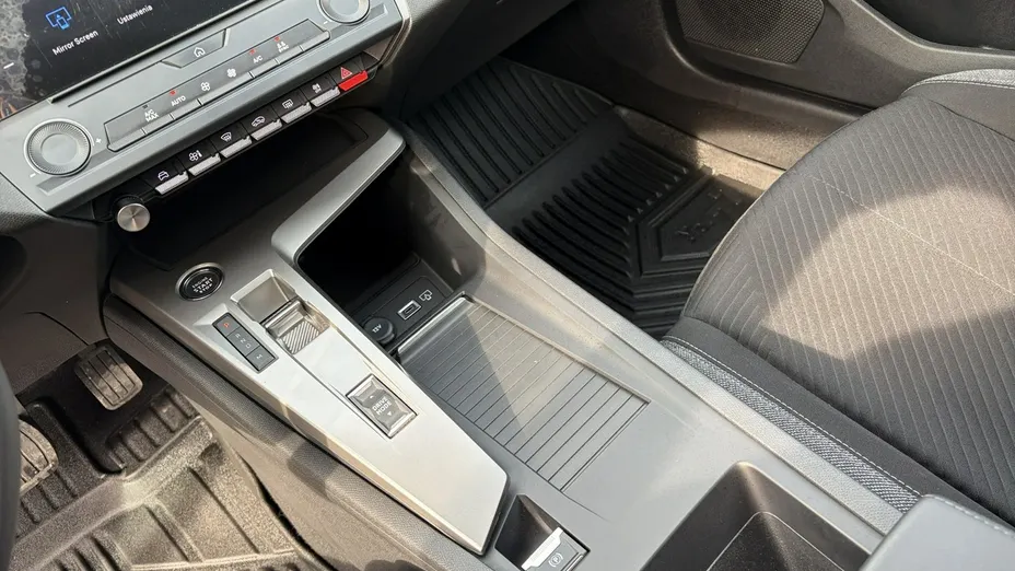PEUGEOT 308 -