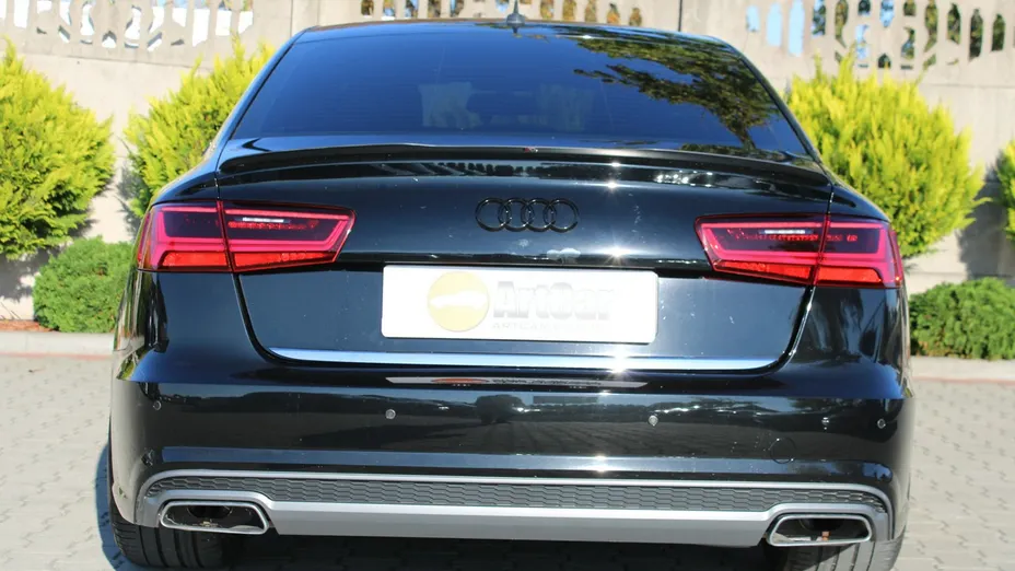 AUDI A6 -