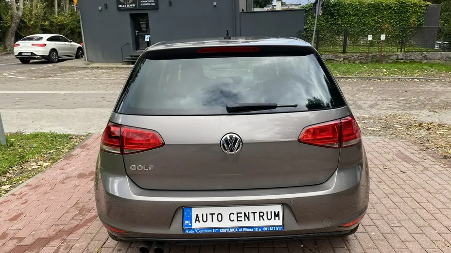 VOLKSWAGEN Golf -