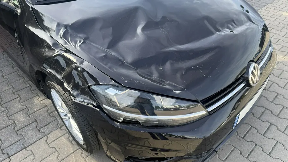 VOLKSWAGEN Golf -