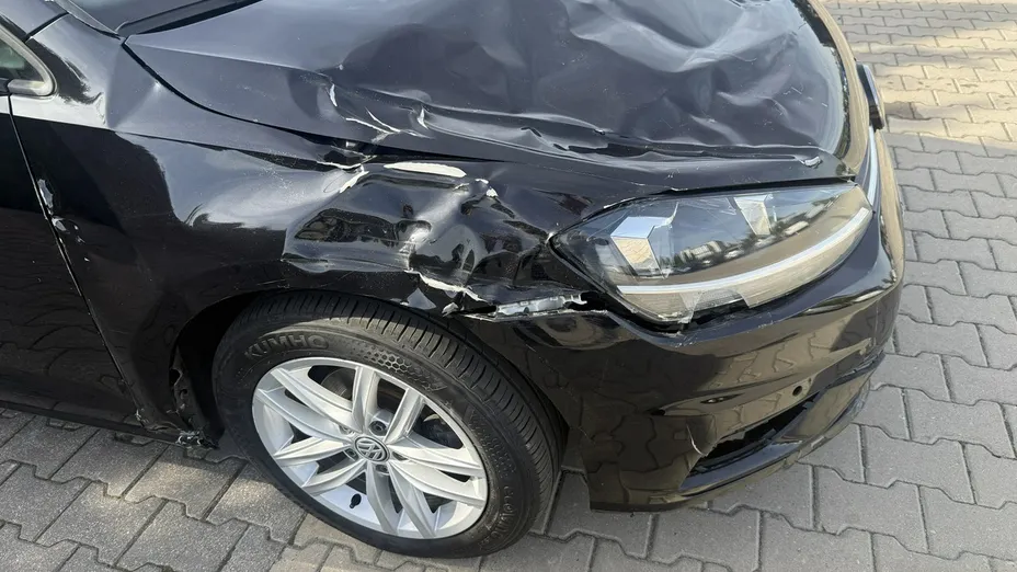 VOLKSWAGEN Golf -