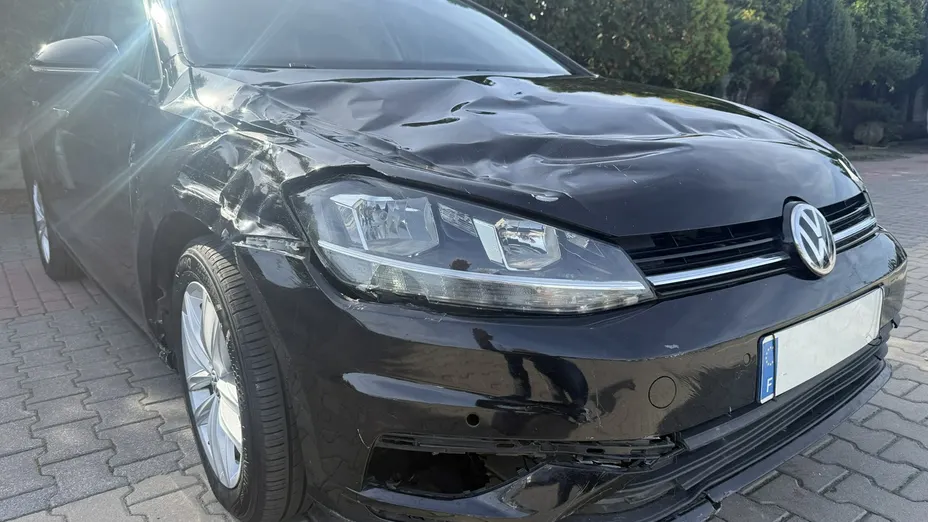 VOLKSWAGEN Golf -