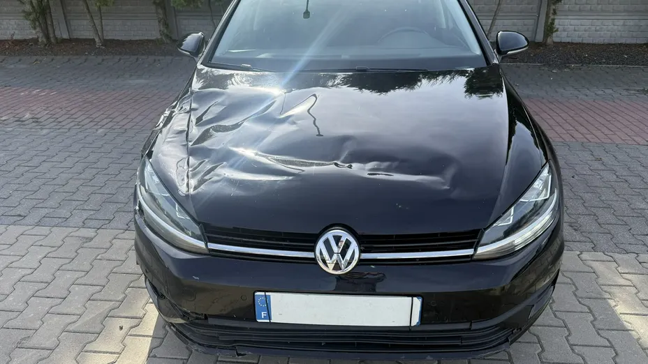VOLKSWAGEN Golf -