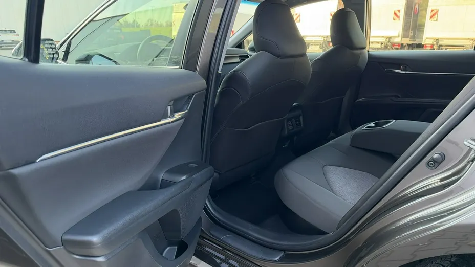 TOYOTA Camry -