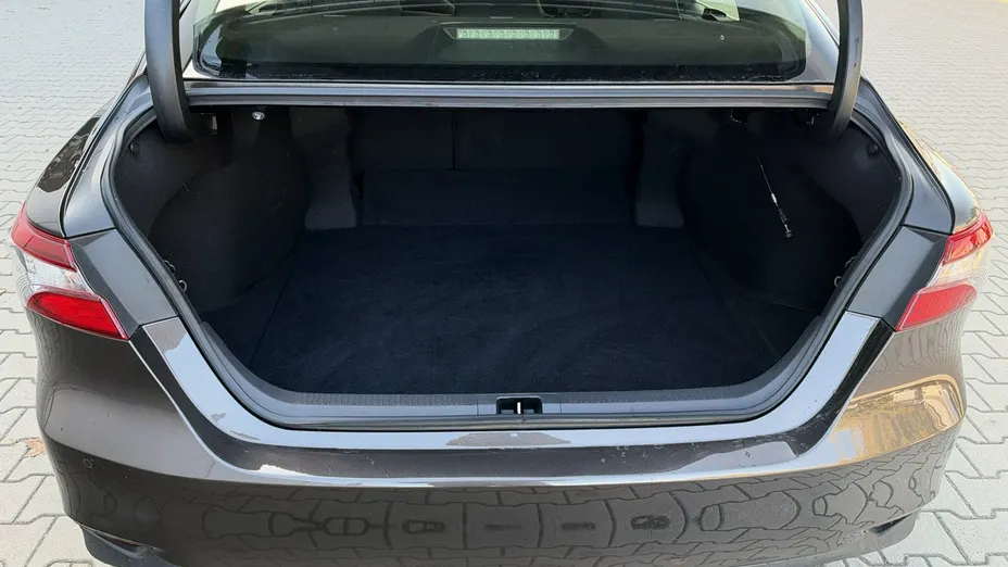 TOYOTA Camry -