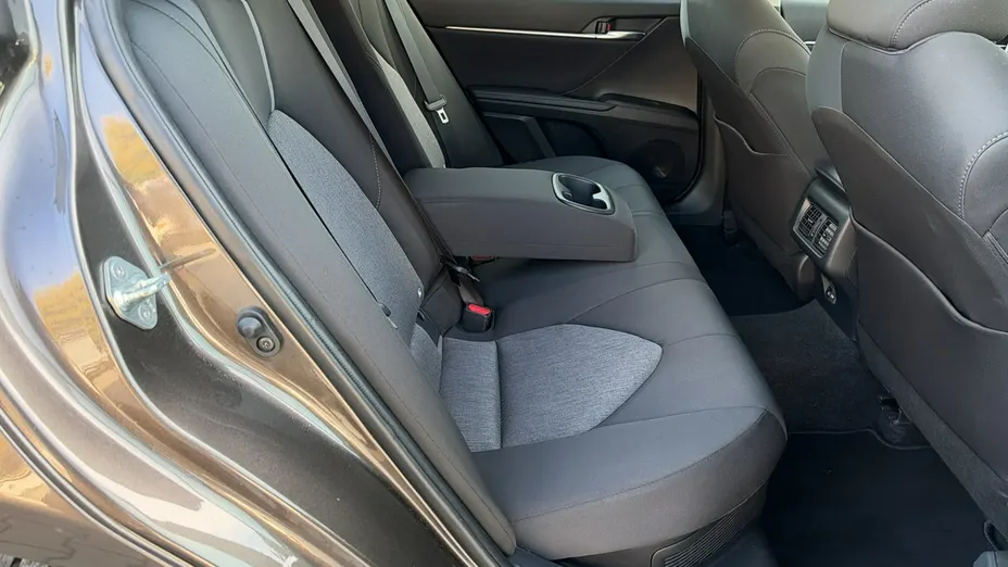 TOYOTA Camry -