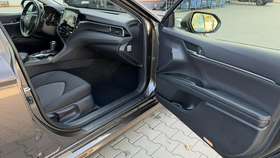 TOYOTA Camry -