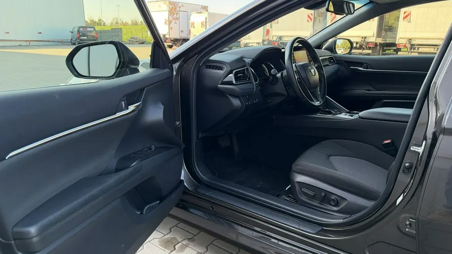 TOYOTA Camry -