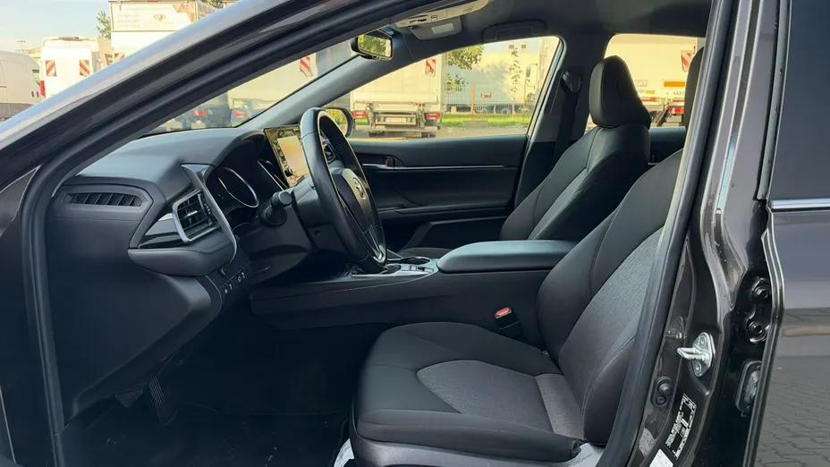 TOYOTA Camry -