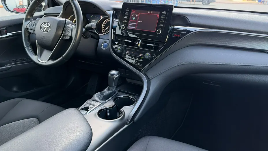 TOYOTA Camry -